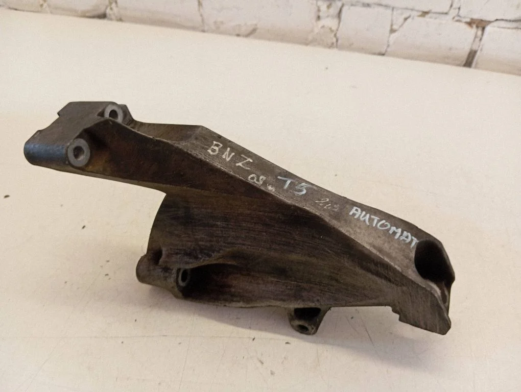Gearbox mounting bracket 7H0199370N
