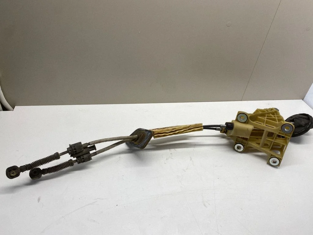 Gear selector mechanism 7H0711116