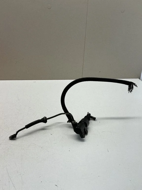 Clutch master cylinder 701721401A
