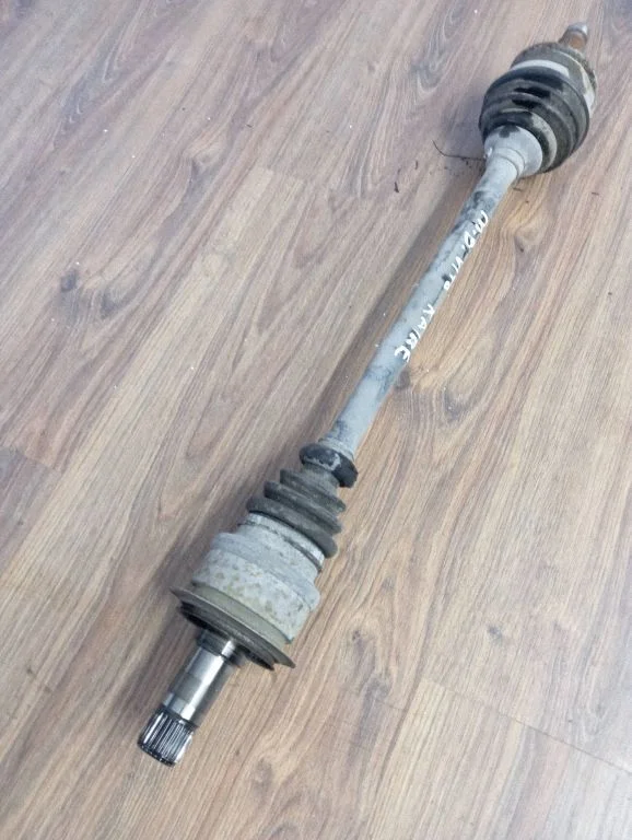 Rear driveshaft – rear left