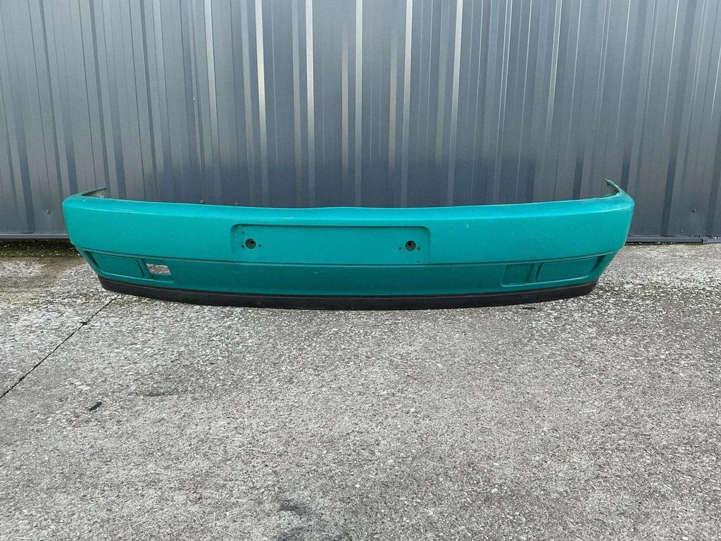 Front bumper 701807101