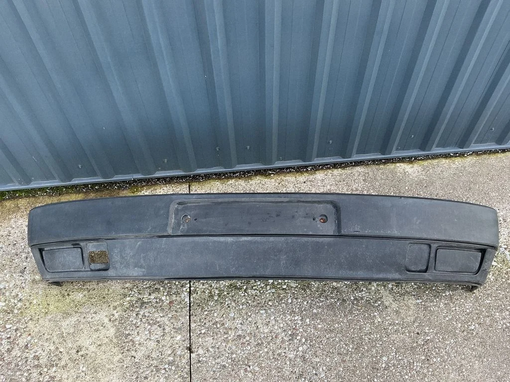 Front bumper 701807101