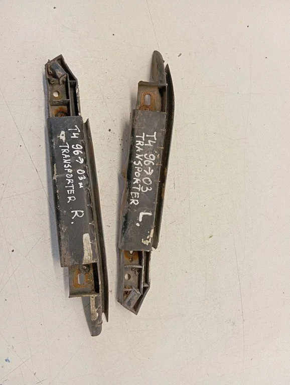 Front bumper mounting bracket 7D0807184A