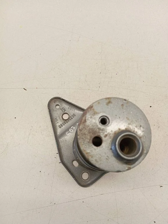 Front bumper mounting bracket 9633698680