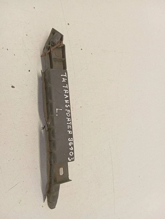 Front bumper mounting bracket 7D0807183A