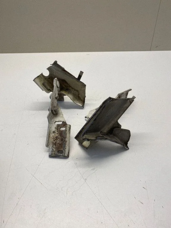 Engine bonnet/hood hinges 701805383F