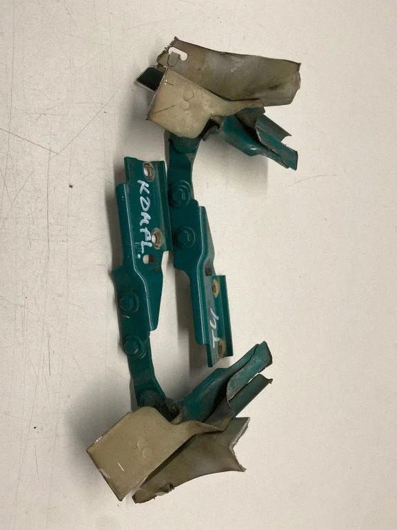 Engine bonnet/hood hinges 701805383F