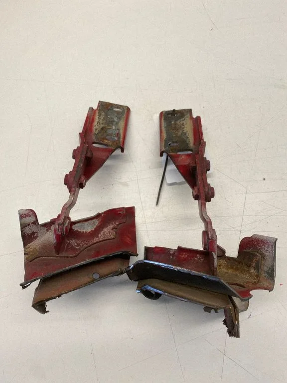 Engine bonnet/hood hinges 701805384J