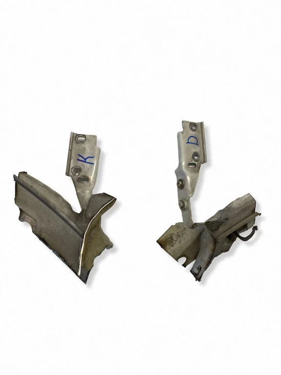 Engine bonnet/hood hinges 701805384J