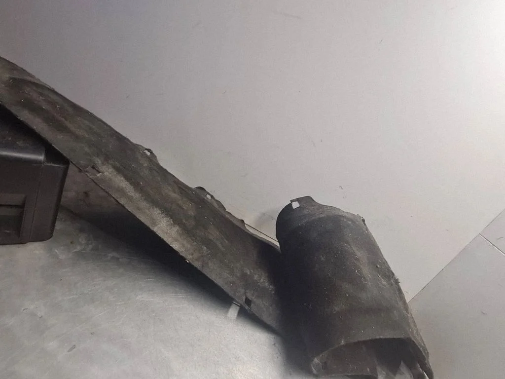 Garso izoliacija variklio dangčio