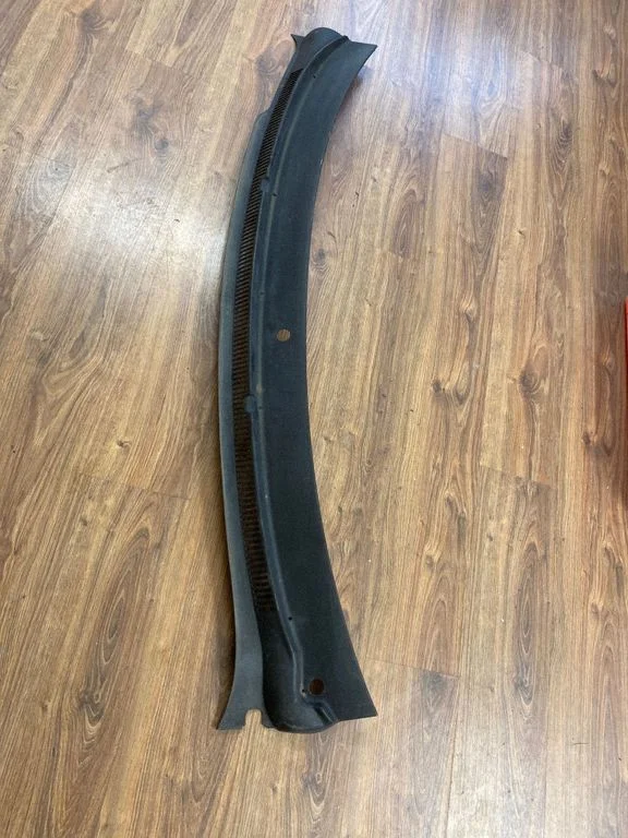 Wiper trim 7H1819103A
