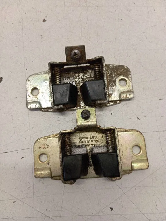 Tailgate/trunk/boot lock/catch/latch 701829721C