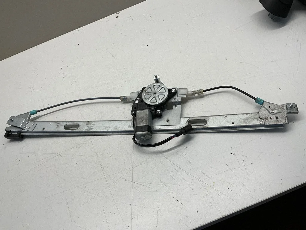 Priekinio el. lango pakėlimo mechanizmo komplektas