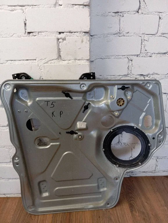 Front window lifting mechanism without motor 7H0837729B