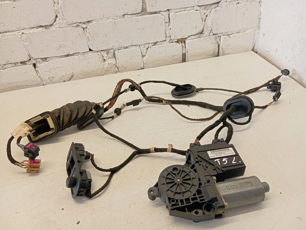 Front door window regulator motor 7H1959801