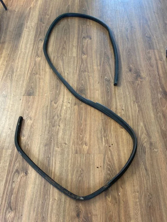 Sandarinimo guma priekinių durų (ant kėbulo)