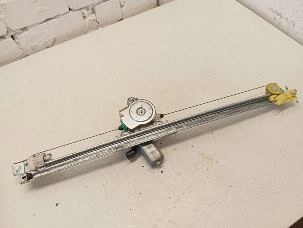 Priekinio el. lango pakėlimo mechanizmo komplektas