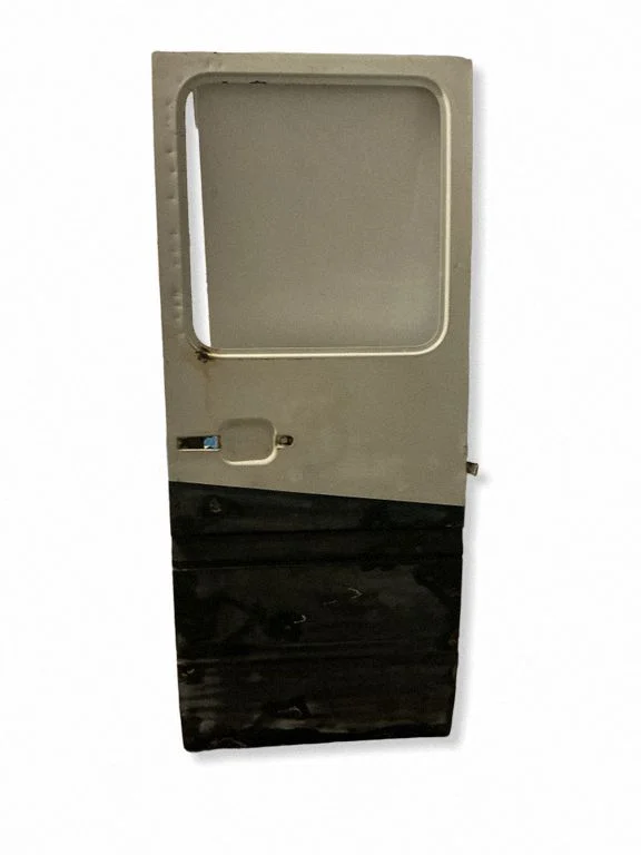 Rear door – rear right