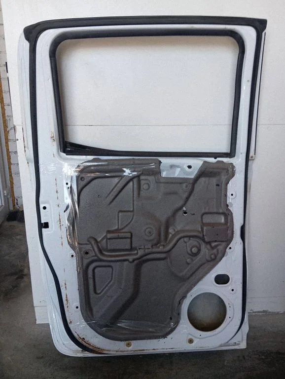 Rear door – rear right