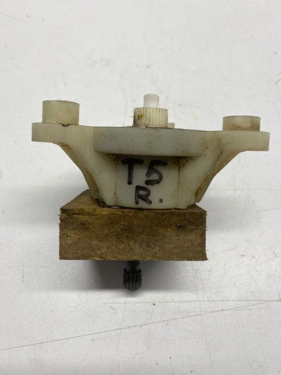 Mechaninis priekinio lango pakėlimo mechanizmas