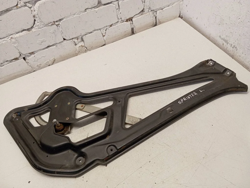 Mechaninis priekinio lango pakėlimo mechanizmas