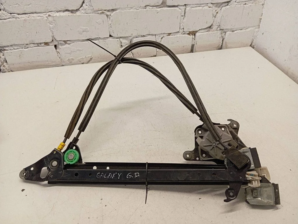 Mechaninis galinio lango pakėlimo mechanizmas