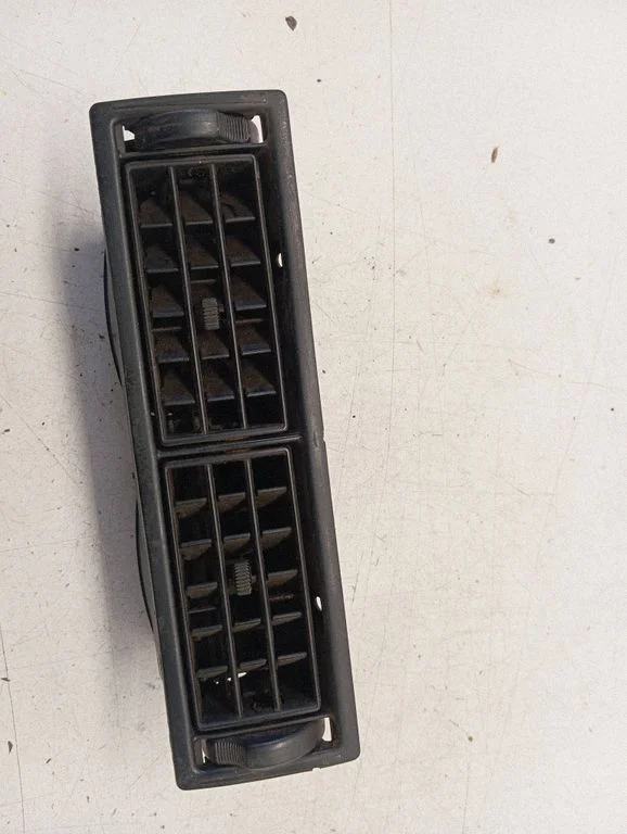 Dash center air vent grill 191819709A