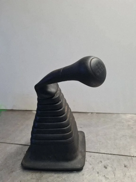 Pārnesumu pārslēga sviras apdare (plastmasas) 701711120