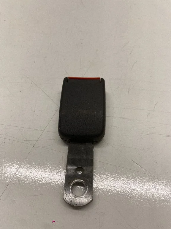 Front seatbelt buckle 701857877F