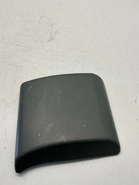 (B) pillar trim (bottom) 768180114R