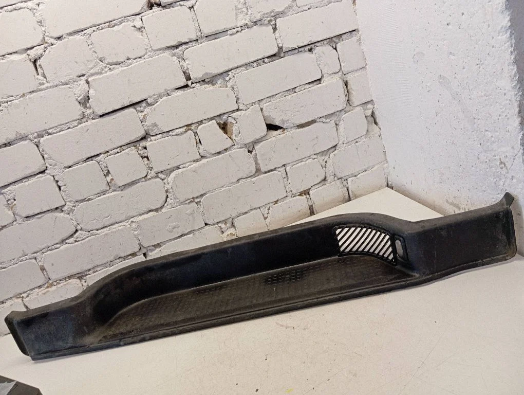 Rear sill trim cover 701863726B