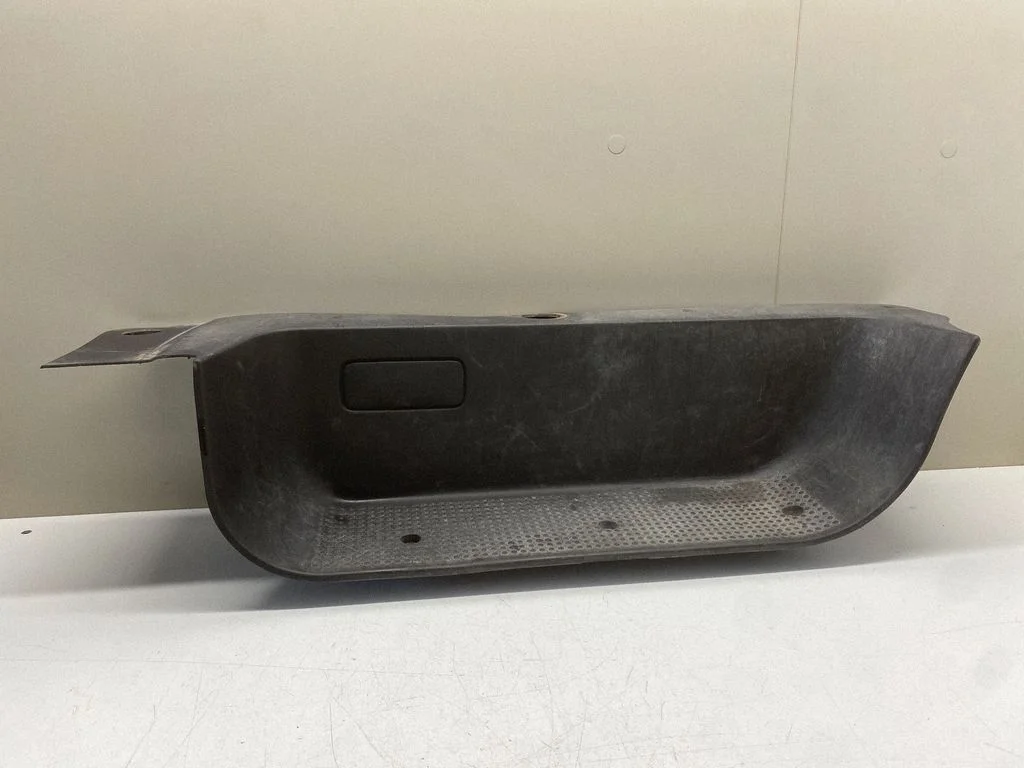 Front sill trim cover 8200523989