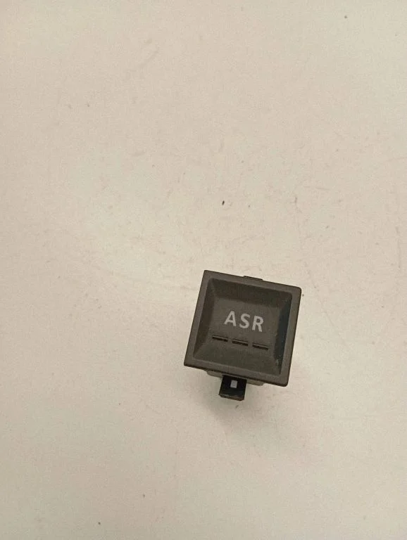 Antipraslidimo/ sukibimo (ASR) jungtukas