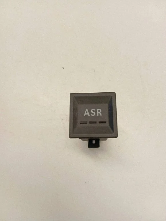 Antipraslidimo/ sukibimo (ASR) jungtukas