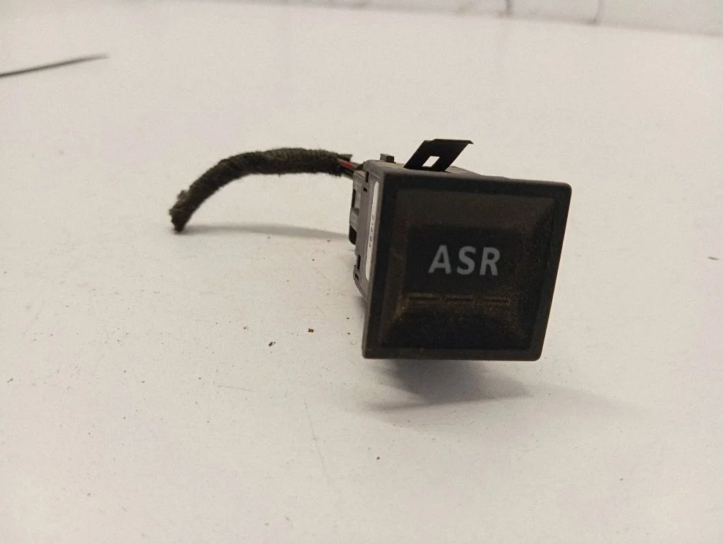 Antipraslidimo/ sukibimo (ASR) jungtukas
