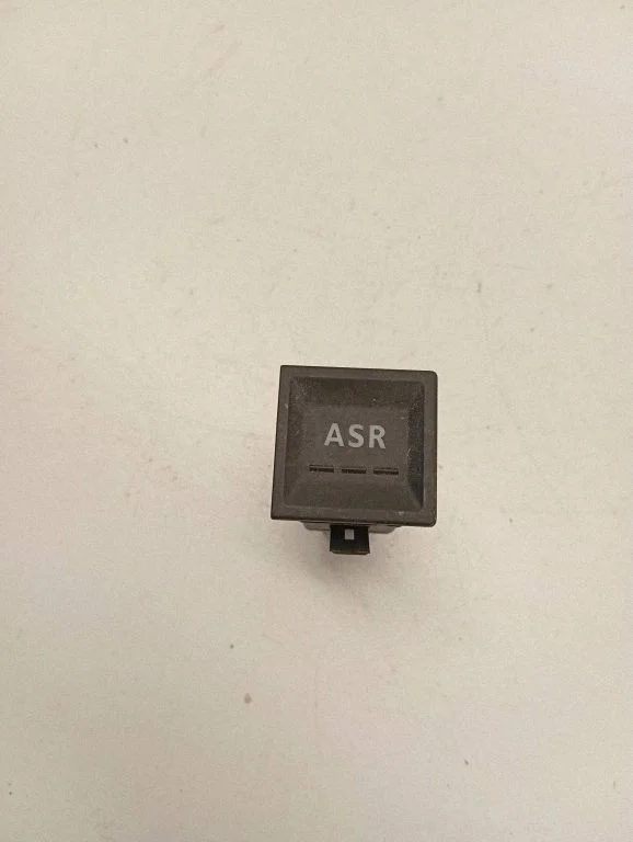 Antipraslidimo/ sukibimo (ASR) jungtukas
