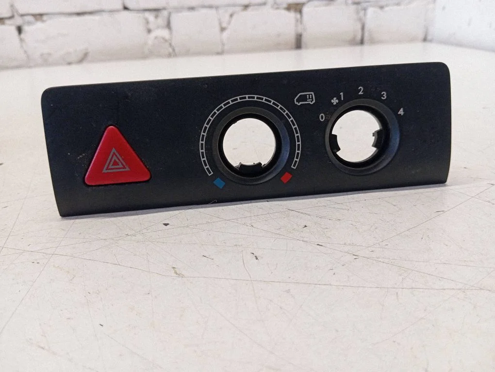 Hazard light switch 7H0919158