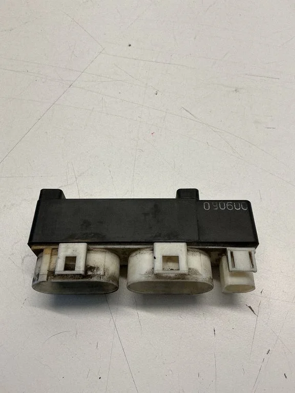 Coolant fan relay 701919506A