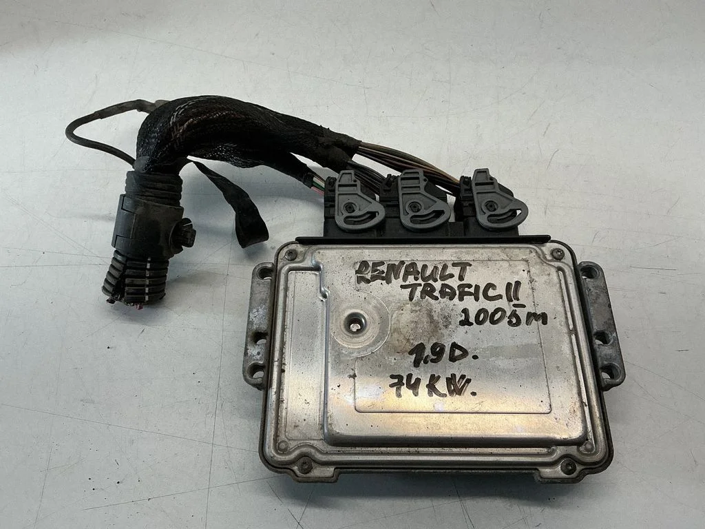 Engine control unit/module – Renault Trafic II (X83) (2001-2014)