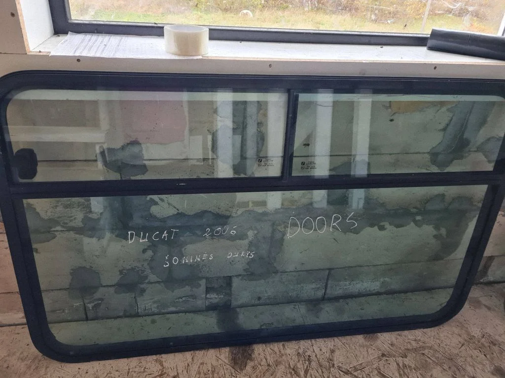 Mažasis "A" galinių durų stiklas