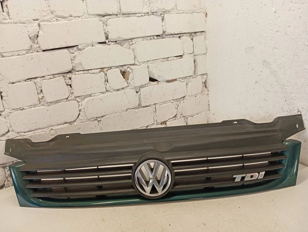 Front grill 7D0853651