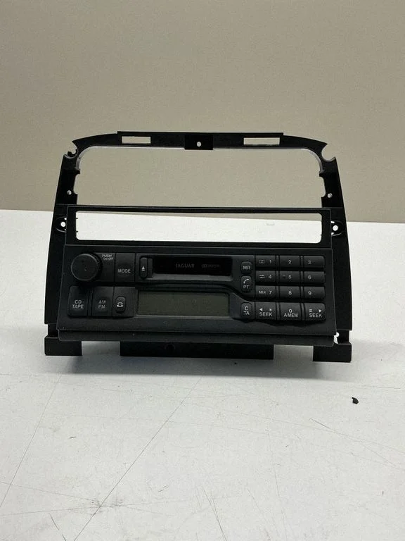 Radio, odtwarzacz CD/DVD, nawigacja LJD4100AA