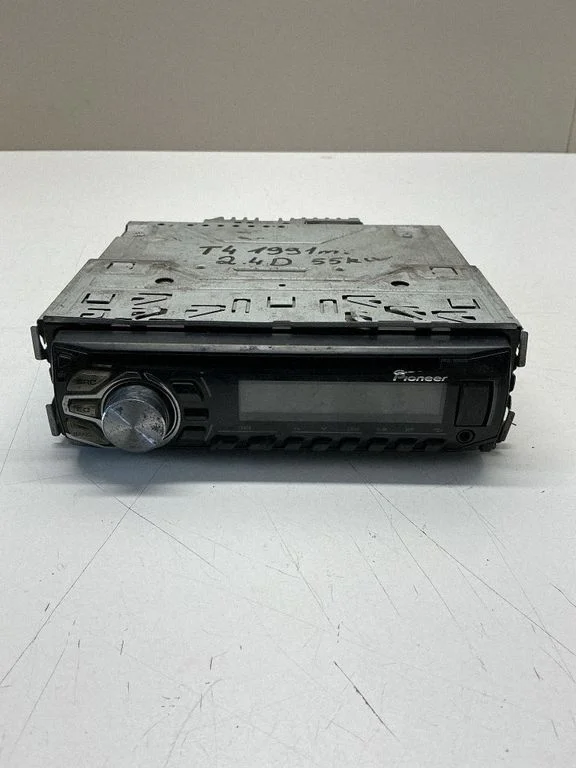 Radio/CD/DVD/GPS head unit DEH1600UB
