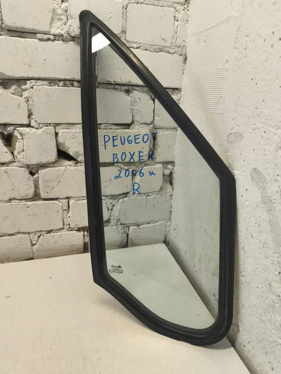 Mažasis "A" priekinių durų stiklas (dvidurio)