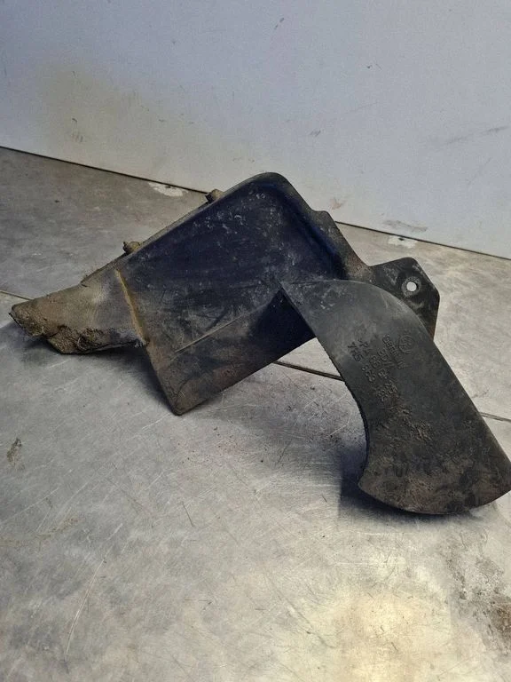 Priekinės važiuoklės dugno apsauga