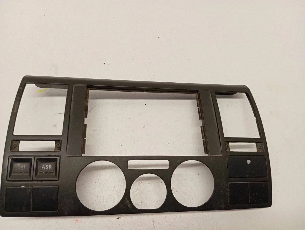 Radio/GPS head unit trim 7H0857237