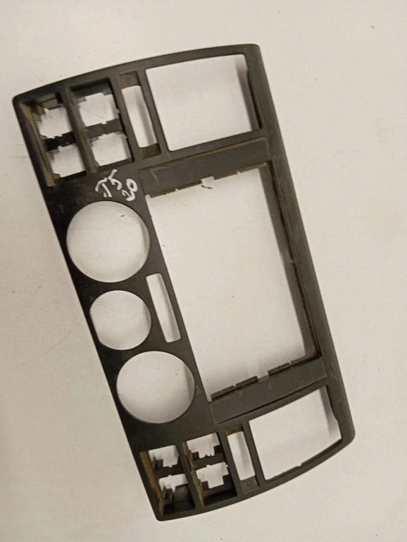 Radio/GPS head unit trim 7H0857237