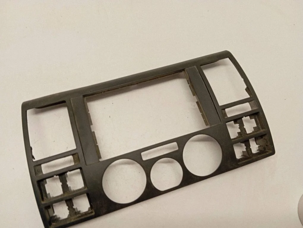 Radio/GPS head unit trim 7H0857237