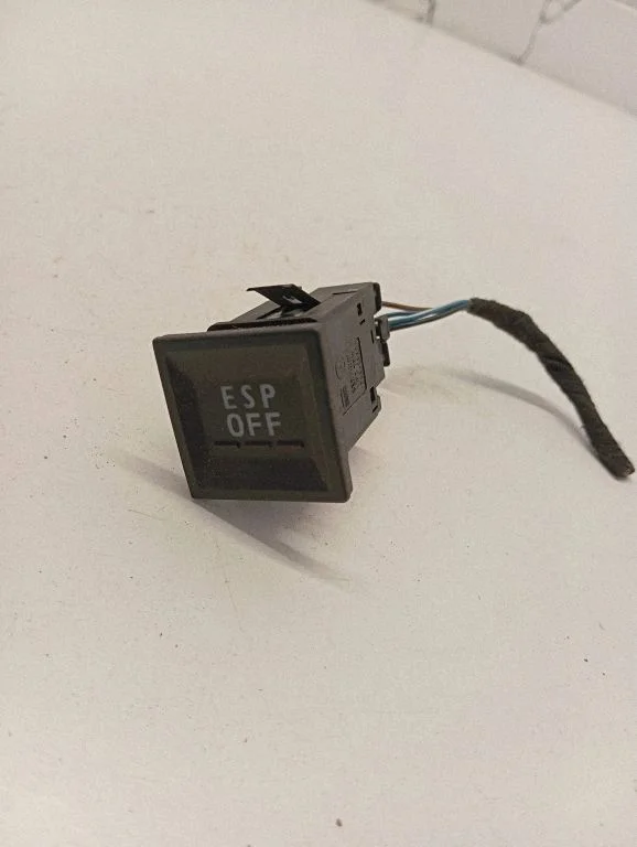 ESP (stabiilsussüsteemi) lüliti 7H0927134A