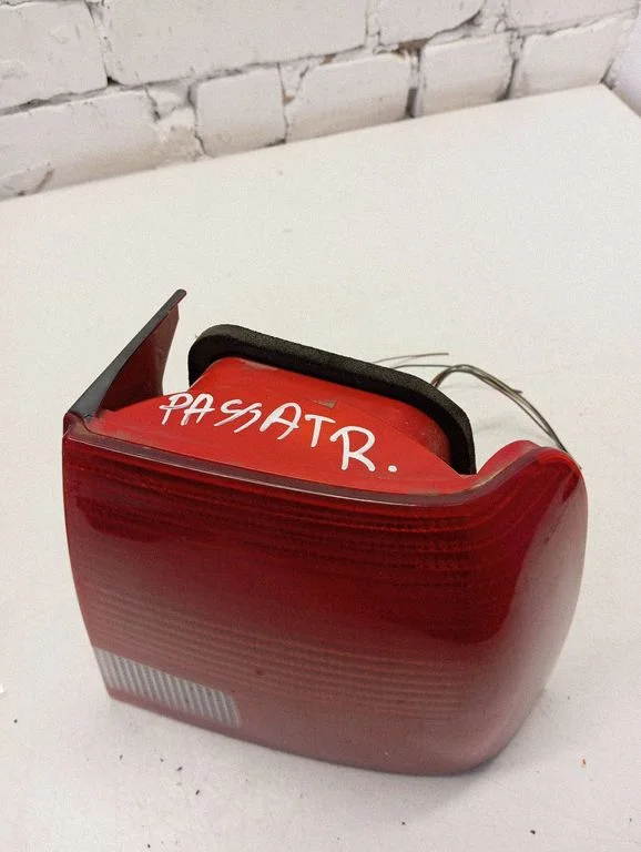Tail light bulb cover holder – Volkswagen Passat B5 (1997-2000)